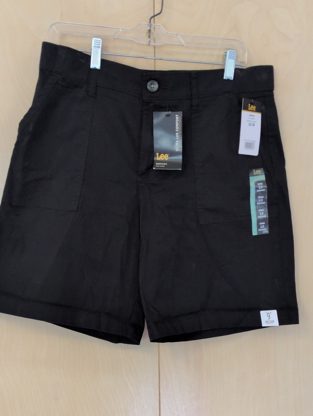 Lee Black Woman's' Ultra Lux Comfort Bermuda   Size 12 Cotton Shorts